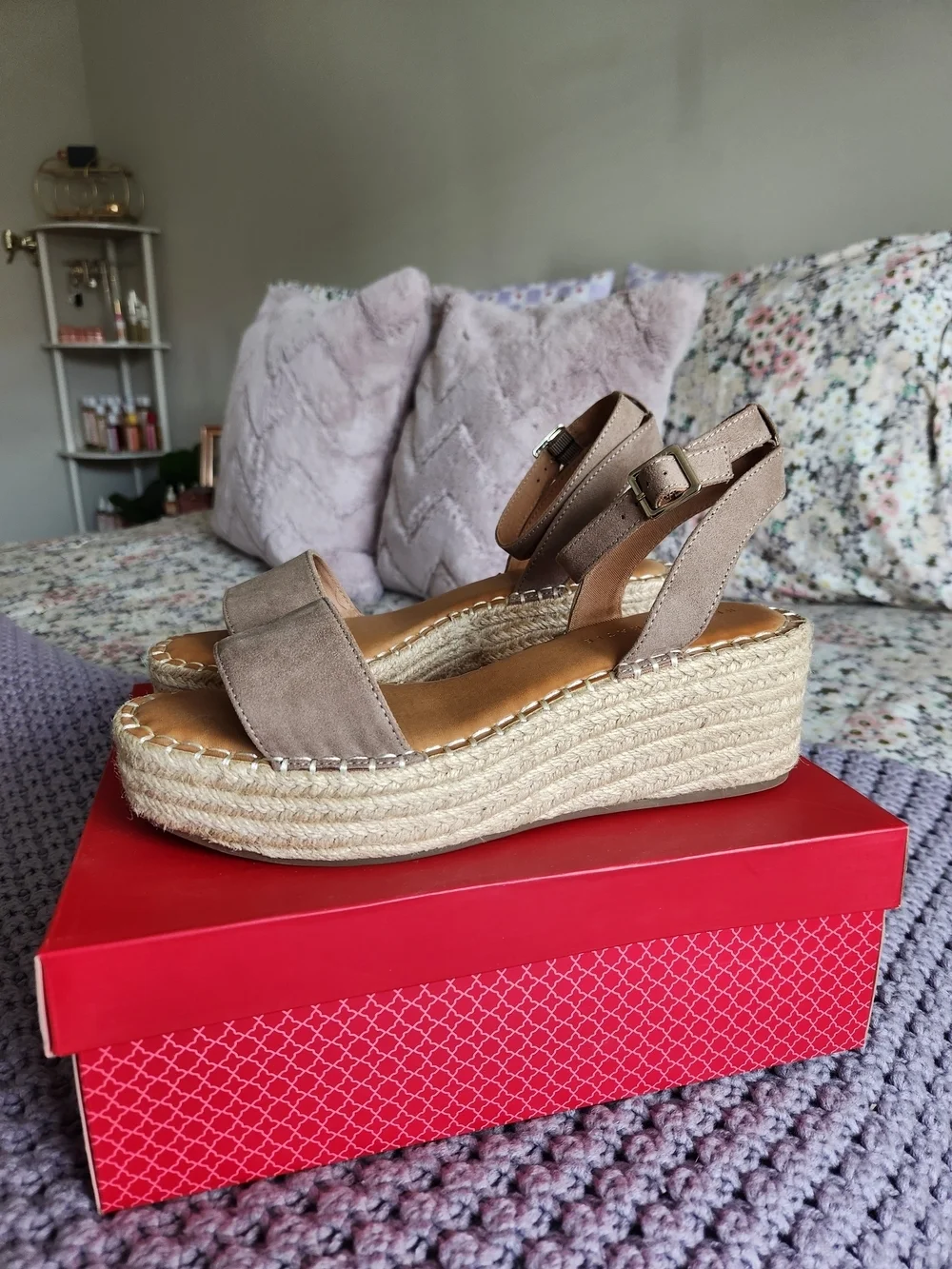Sz 9.5 Kelly & Katie Taupe Suede Espadrille Platform Sandals